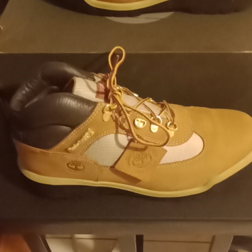 Timberland chucka.  [PRE-LOVED] - Picture 3 of 10